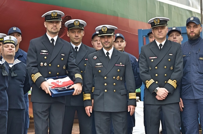 Nowy dowódca ORP TORUŃ - GospodarkaMorska.pl